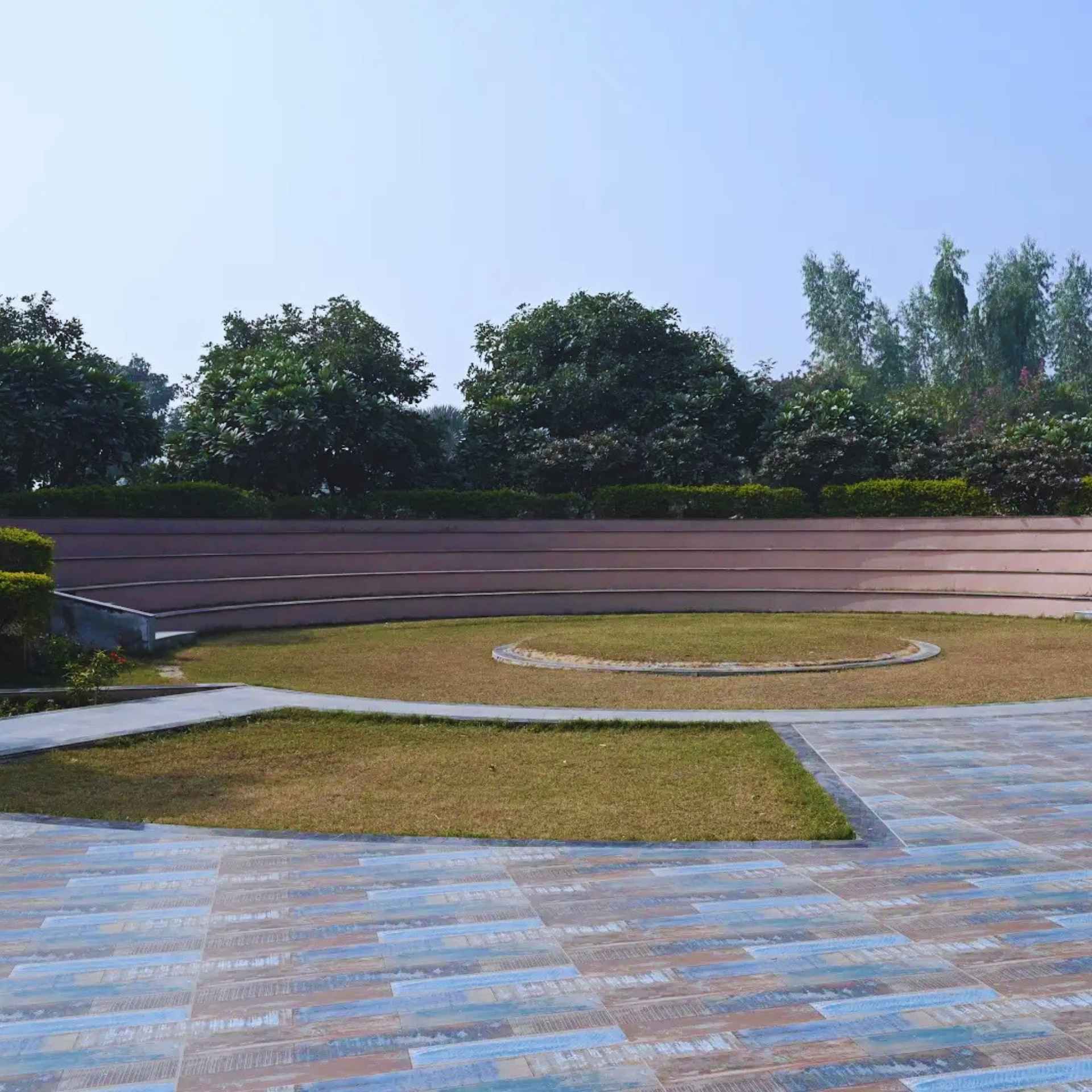 Amphitheatre - 5 gallery image